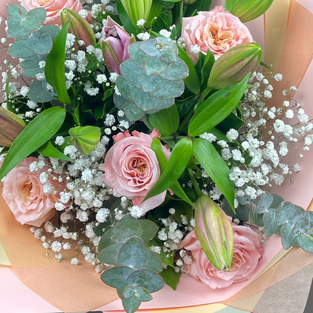 Opulent Radiance Elegant Roses With Oriental Lilies Collection- Shimmer - 5 STEMS