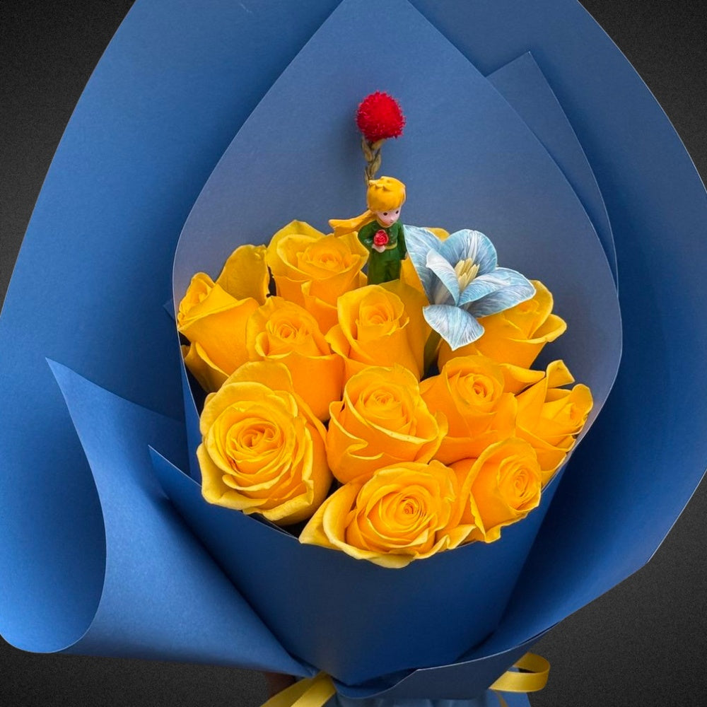 Close-up of the vibrant mixed bright roses and foliage on the artisanal wreath